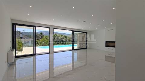 Moradia T3 Nova com Piscina - Sôpo