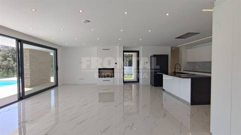 Moradia T3 Nova com Piscina - Sôpo