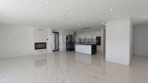 Moradia T3 Nova com Piscina - Sôpo