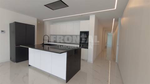 Moradia T3 Nova com Piscina - Sôpo