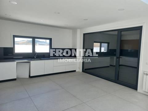 Moradia T4 Independente - 244 m2 | Centro de Mirandela, Bragança