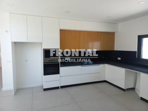 Moradia T4 Independente - 244 m2 | Centro de Mirandela, Bragança