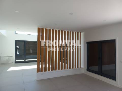 Moradia T4 Independente - 244 m2 | Centro de Mirandela, Bragança