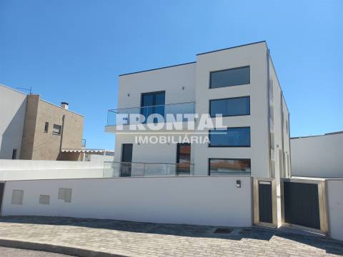 Moradia T4 Independente - 244 m2 | Centro de Mirandela, Bragança