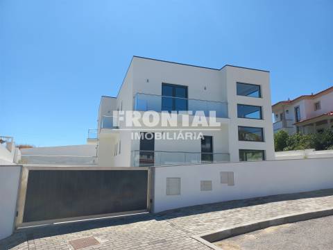 Moradia T4 Independente - 244 m2 | Centro de Mirandela, Bragança