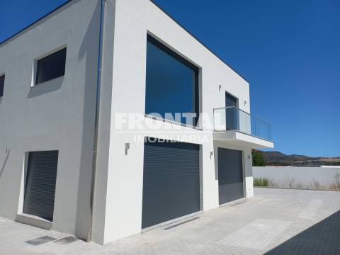 Moradia T4 Independente - 244 m2 | Centro de Mirandela, Bragança