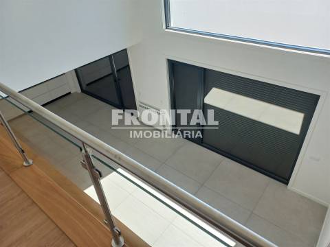 Moradia T4 Independente - 244 m2 | Centro de Mirandela, Bragança