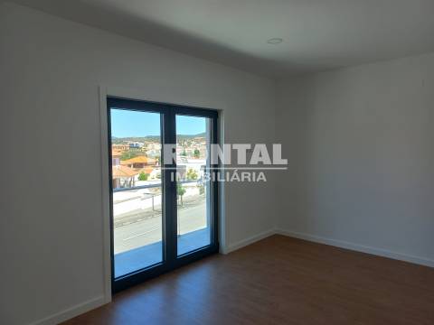 Moradia T4 Independente - 244 m2 | Centro de Mirandela, Bragança