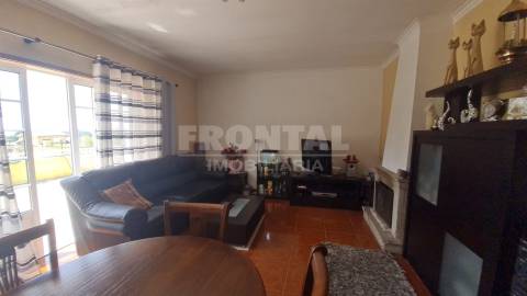 Moradia T3 com Terraços, Jardim e Muita Luz Natural – Grijó