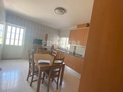 Moradia T3 com Terraços, Jardim e Muita Luz Natural – Grijó