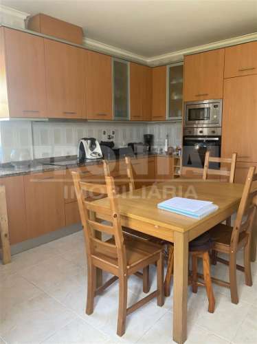 Moradia T3 com Terraços, Jardim e Muita Luz Natural – Grijó