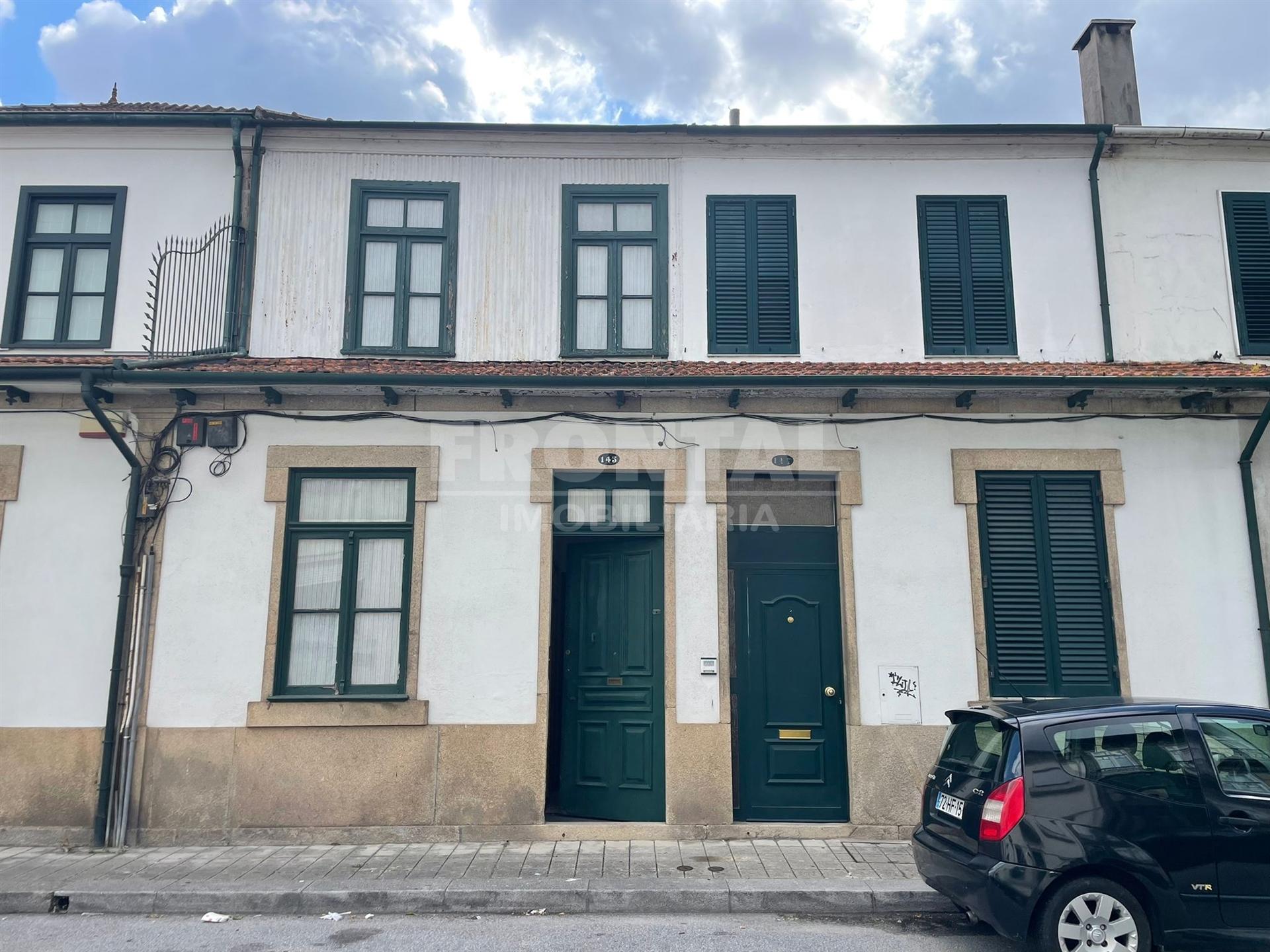 Moradia T3 com Terraço e Logradouro – Paranhos, Porto