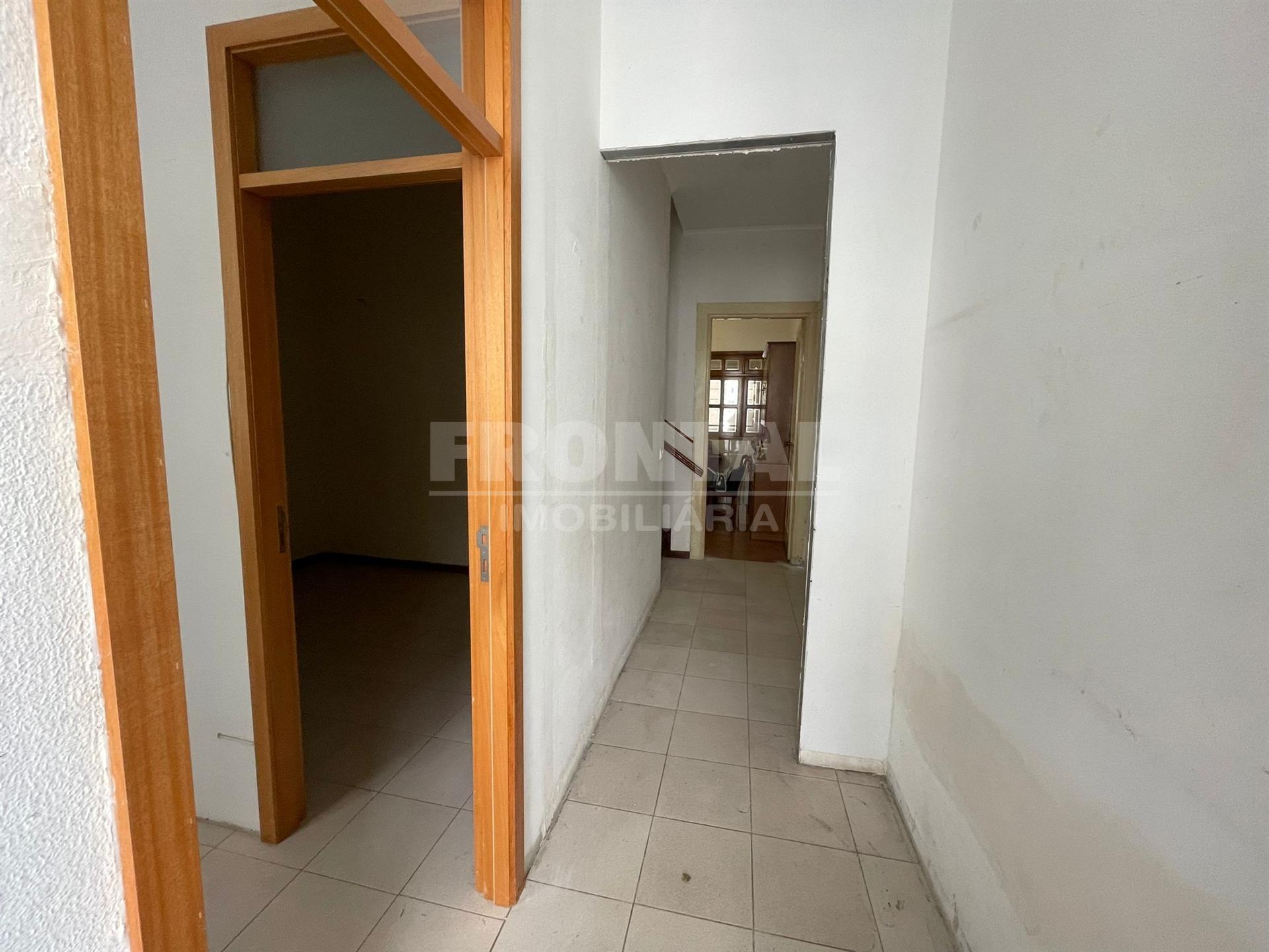 Moradia T3 com Terraço e Logradouro – Paranhos, Porto