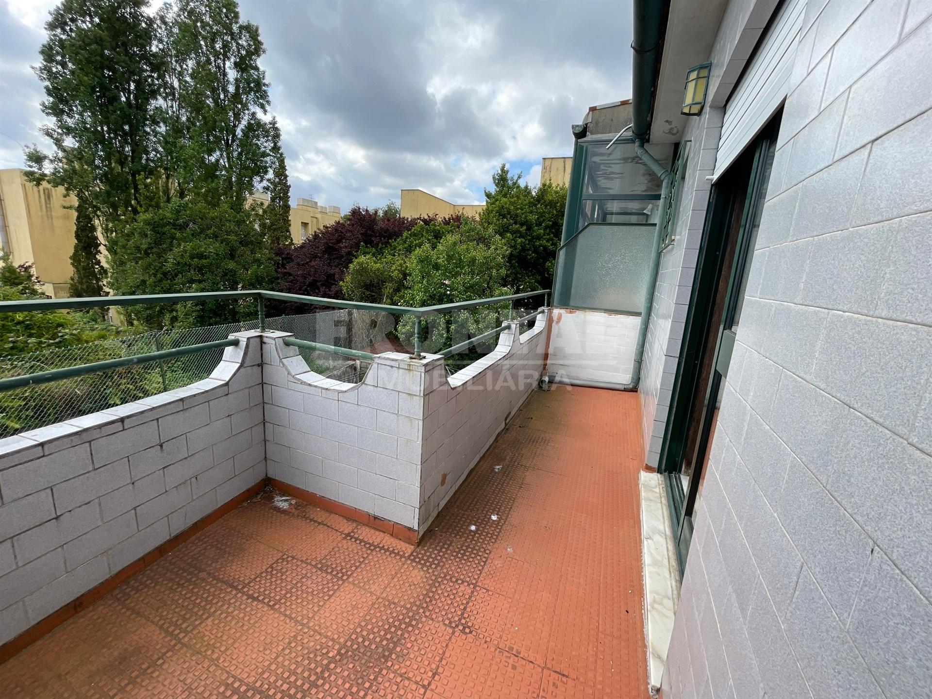 Moradia T3 com Terraço e Logradouro – Paranhos, Porto