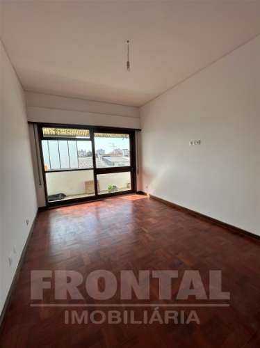 Arrendamento T4 – Centro do Porto (130 m²)