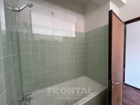 Arrendamento T4 – Centro do Porto (130 m²)