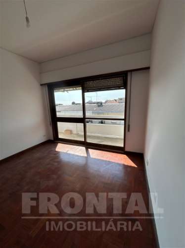 Arrendamento T4 – Centro do Porto (130 m²)