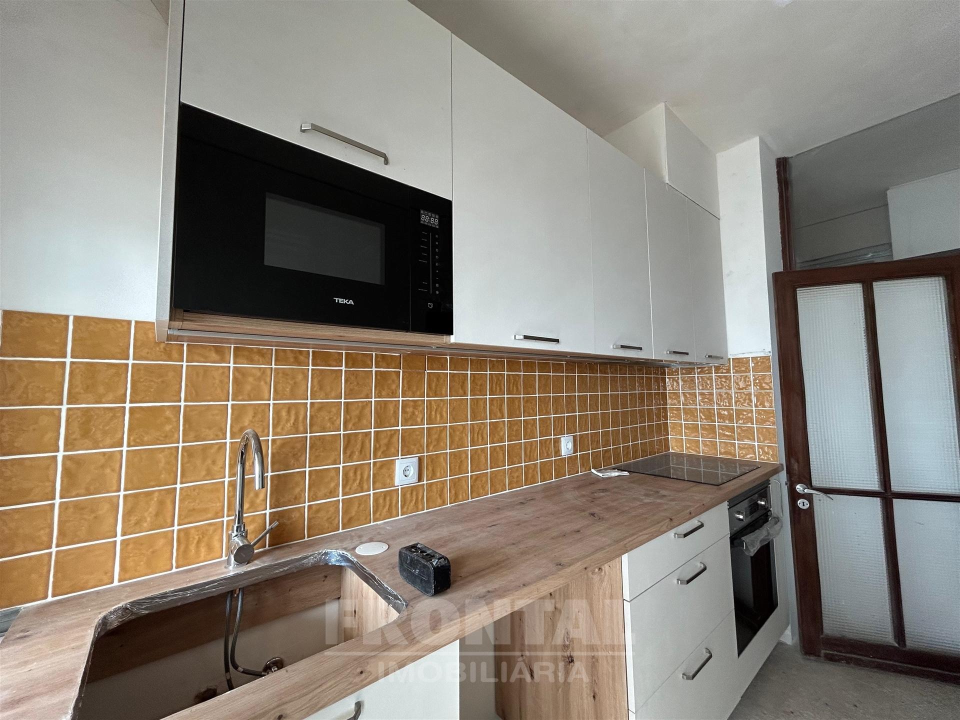 Arrendamento T4 – Centro do Porto (130 m²)