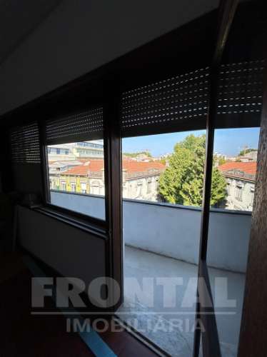 Arrendamento T4 – Centro do Porto (130 m²)