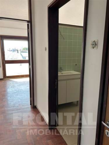 Arrendamento T4 – Centro do Porto (130 m²)