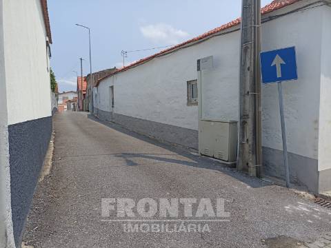 Moradia T2 Para Reabilitar Gueifães – Cidade da Maia