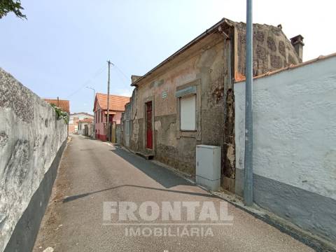 Moradia T2 Para Reabilitar Gueifães – Cidade da Maia