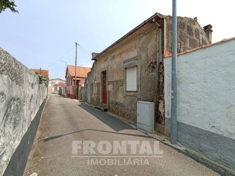 Moradia T2 Para Reabilitar Gueifães – Cidade da Maia