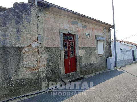 Moradia T2 Para Reabilitar Gueifães – Cidade da Maia