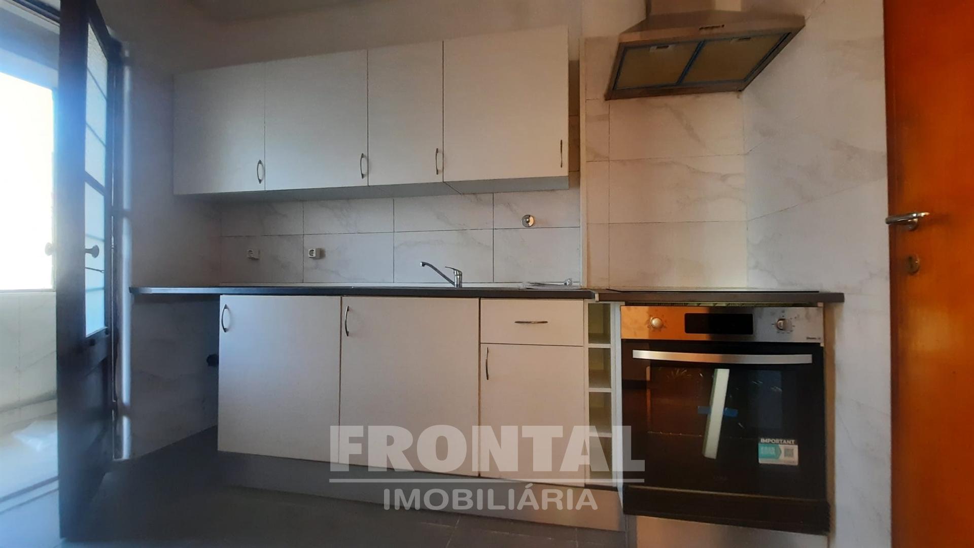Apartamento T2 com 2 Frentes, Varandas e Lugar de Garagem | Gondomar, Porto