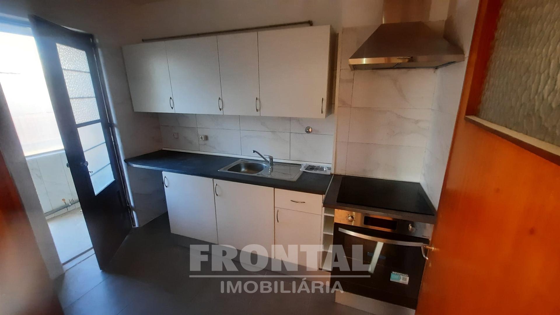 Apartamento T2 com 2 Frentes, Varandas e Lugar de Garagem | Gondomar, Porto