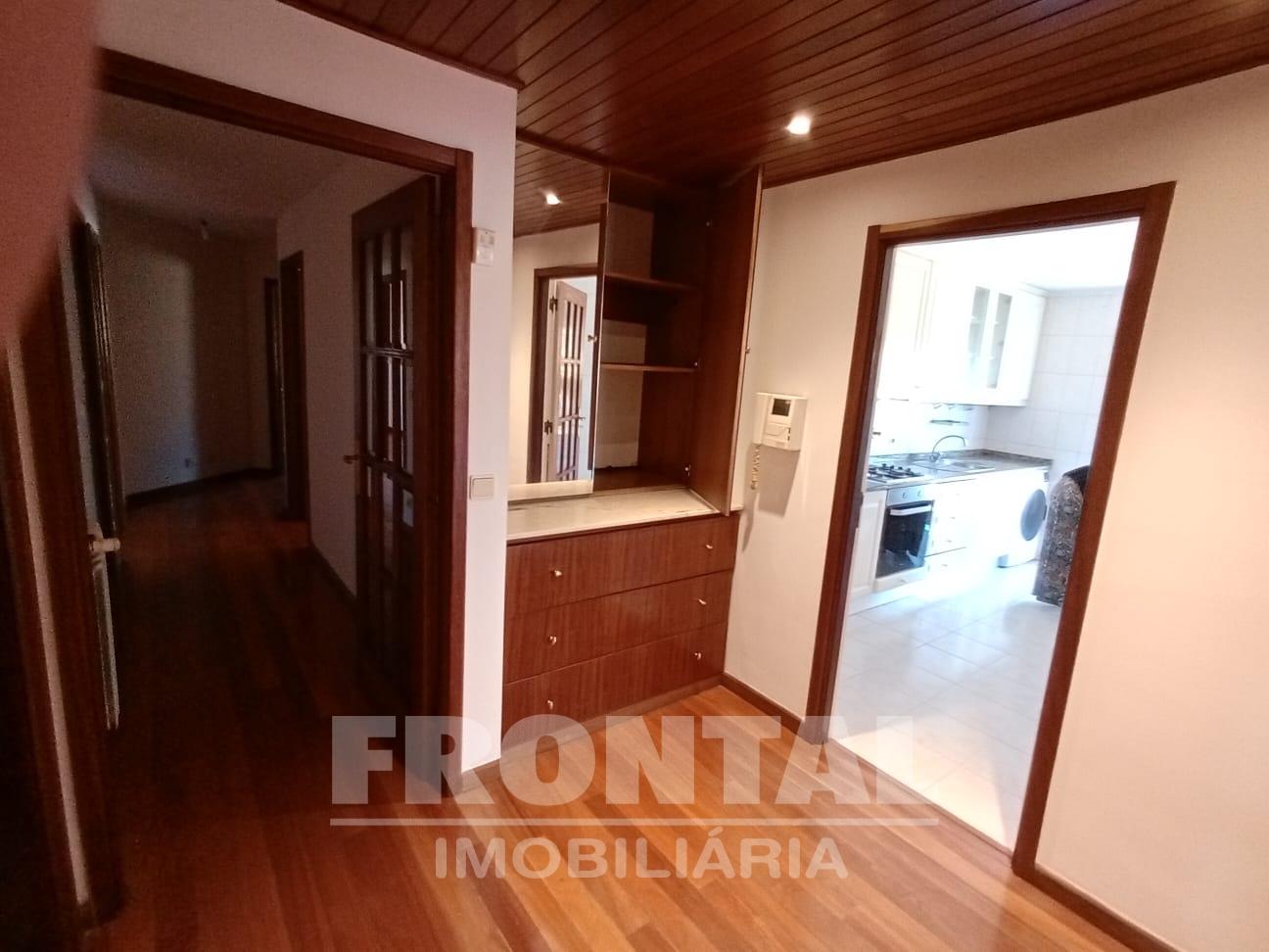 Apartamento T3 (7º Andar) + Garagem + Vistas Mar | Matosinhos Sul, Porto