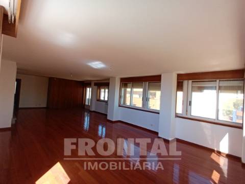 Apartamento T3 (7º Andar) + Garagem + Vistas Mar | Matosinhos Sul, Porto