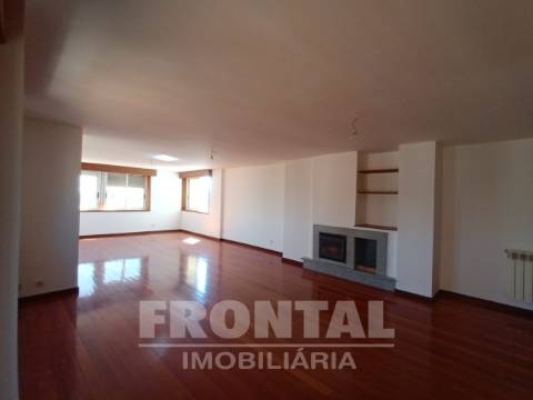 Apartamento T3 (7º Andar) + Garagem + Vistas Mar | Matosinhos Sul, Porto