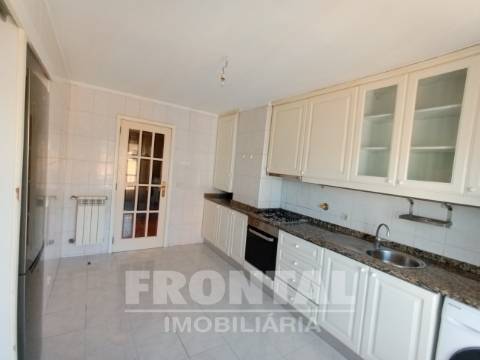 Apartamento T3 (7º Andar) + Garagem + Vistas Mar | Matosinhos Sul, Porto