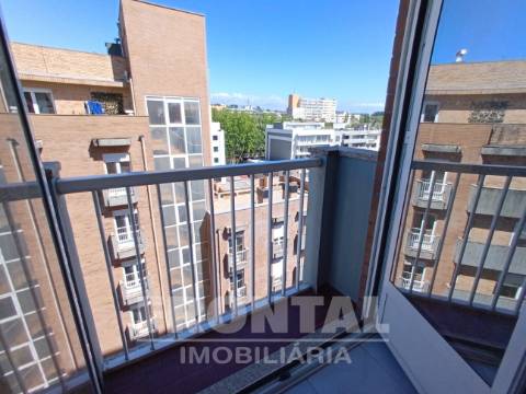 Apartamento T3 (7º Andar) + Garagem + Vistas Mar | Matosinhos Sul, Porto