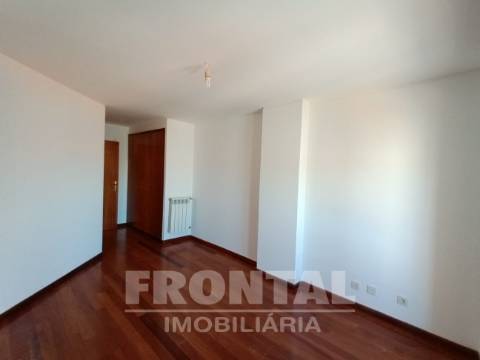 Apartamento T3 (7º Andar) + Garagem + Vistas Mar | Matosinhos Sul, Porto