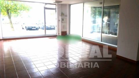 Loja de Gaveto com Estacionamento | Pólo Universitário, Pedrouços, Porto