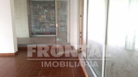 Loja de Gaveto com Estacionamento | Pólo Universitário, Pedrouços, Porto