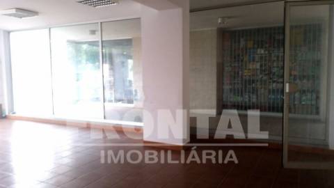 Loja de Gaveto com Estacionamento | Pólo Universitário, Pedrouços, Porto