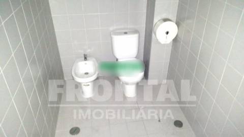 Loja de Gaveto com Estacionamento | Pólo Universitário, Pedrouços, Porto