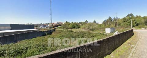 Terreno com Projeto Aprovado - 2.600 m² | São Pedro da Cova, Porto