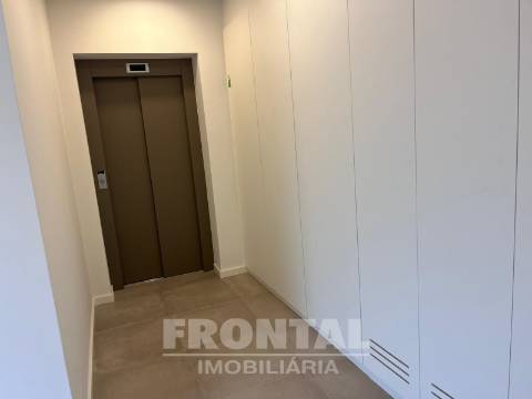 Apartamento T0 com Garagem e Elevador | Costa Cabral, Paranhos, Porto
