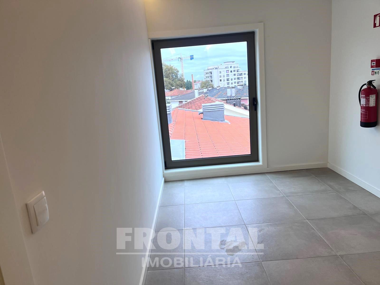 Apartamento T0 com Garagem e Elevador | Costa Cabral, Paranhos, Porto