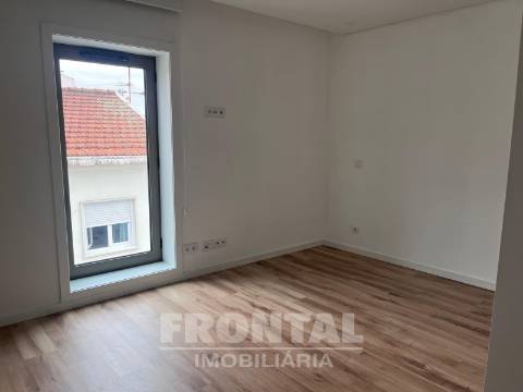 Apartamento T0 com Garagem e Elevador | Costa Cabral, Paranhos, Porto