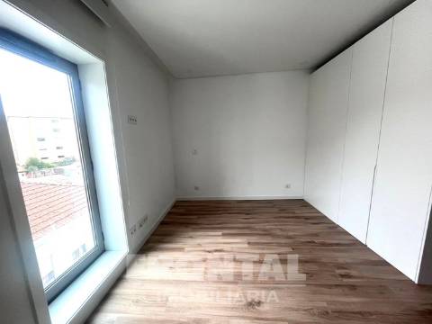 Apartamento T0 com Garagem e Elevador | Costa Cabral, Paranhos, Porto