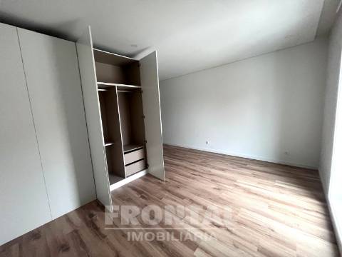 Apartamento T0 com Garagem e Elevador | Costa Cabral, Paranhos, Porto