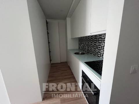Apartamento T0 com Garagem e Elevador | Costa Cabral, Paranhos, Porto