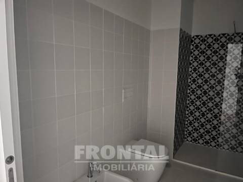 Apartamento T0 com Garagem e Elevador | Costa Cabral, Paranhos, Porto
