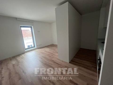 Apartamento T0 com Garagem e Elevador | Costa Cabral, Paranhos, Porto