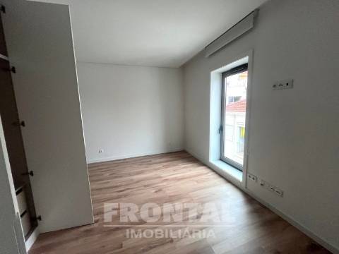 Apartamento T0 com Garagem e Elevador | Costa Cabral, Paranhos, Porto